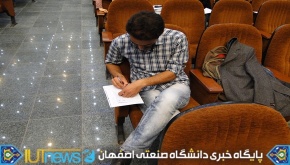نشست صمیمانه پرسش و پاسخ دانشجویان تحصیلات تکمیلی و سرپرست دانشگاه صنعتی اصفهان