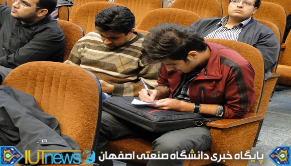 نشست صمیمانه پرسش و پاسخ دانشجویان تحصیلات تکمیلی و سرپرست دانشگاه صنعتی اصفهان